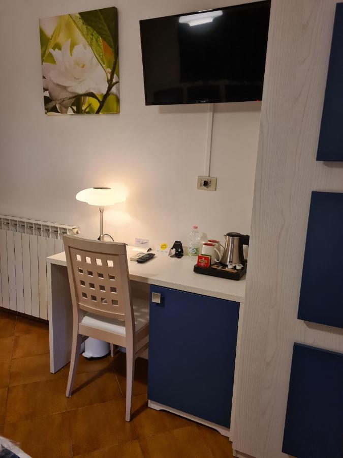 Albis Rooms Guest House Fiumicino Exterior foto