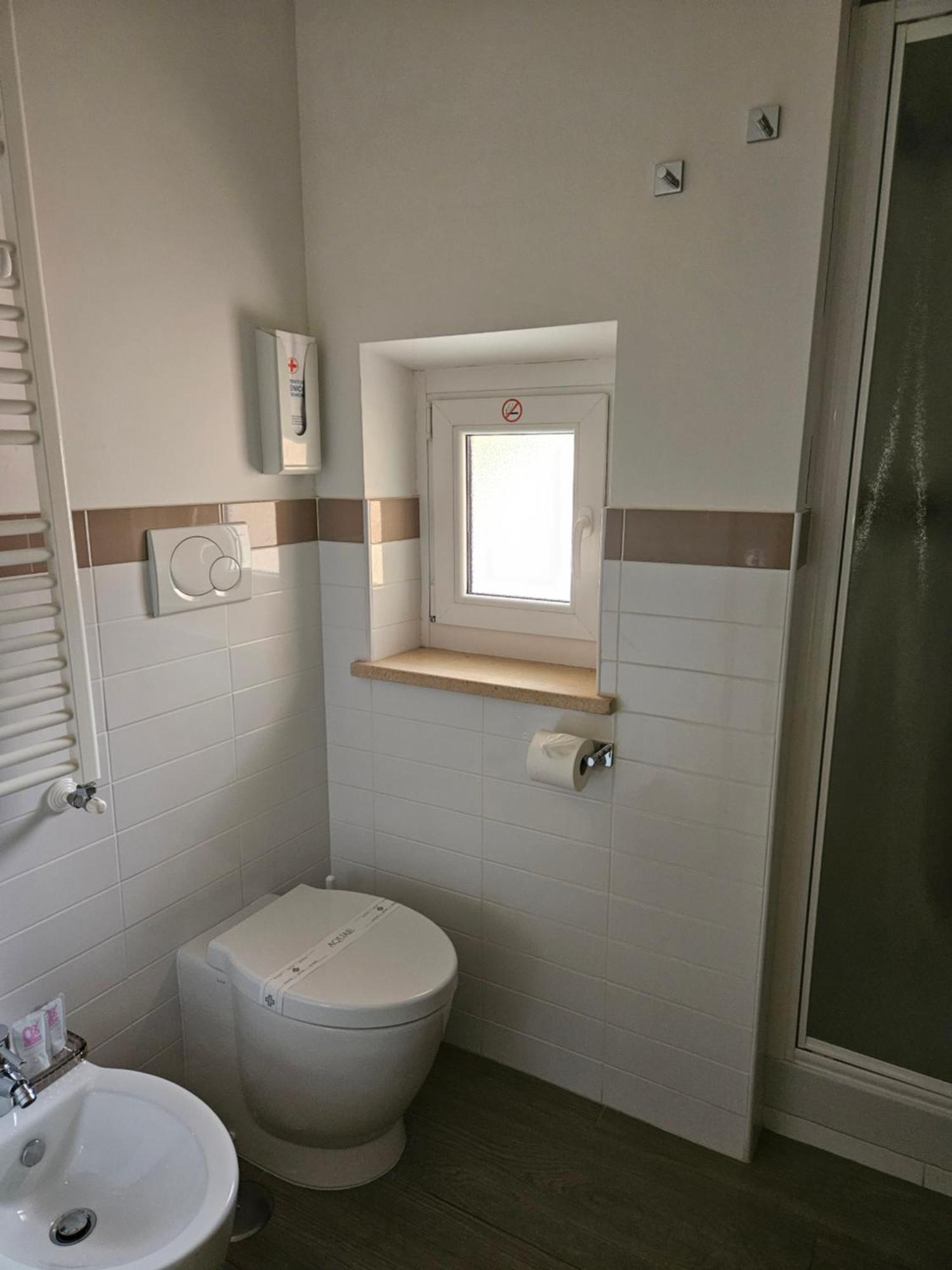 Albis Rooms Guest House Fiumicino Exterior foto