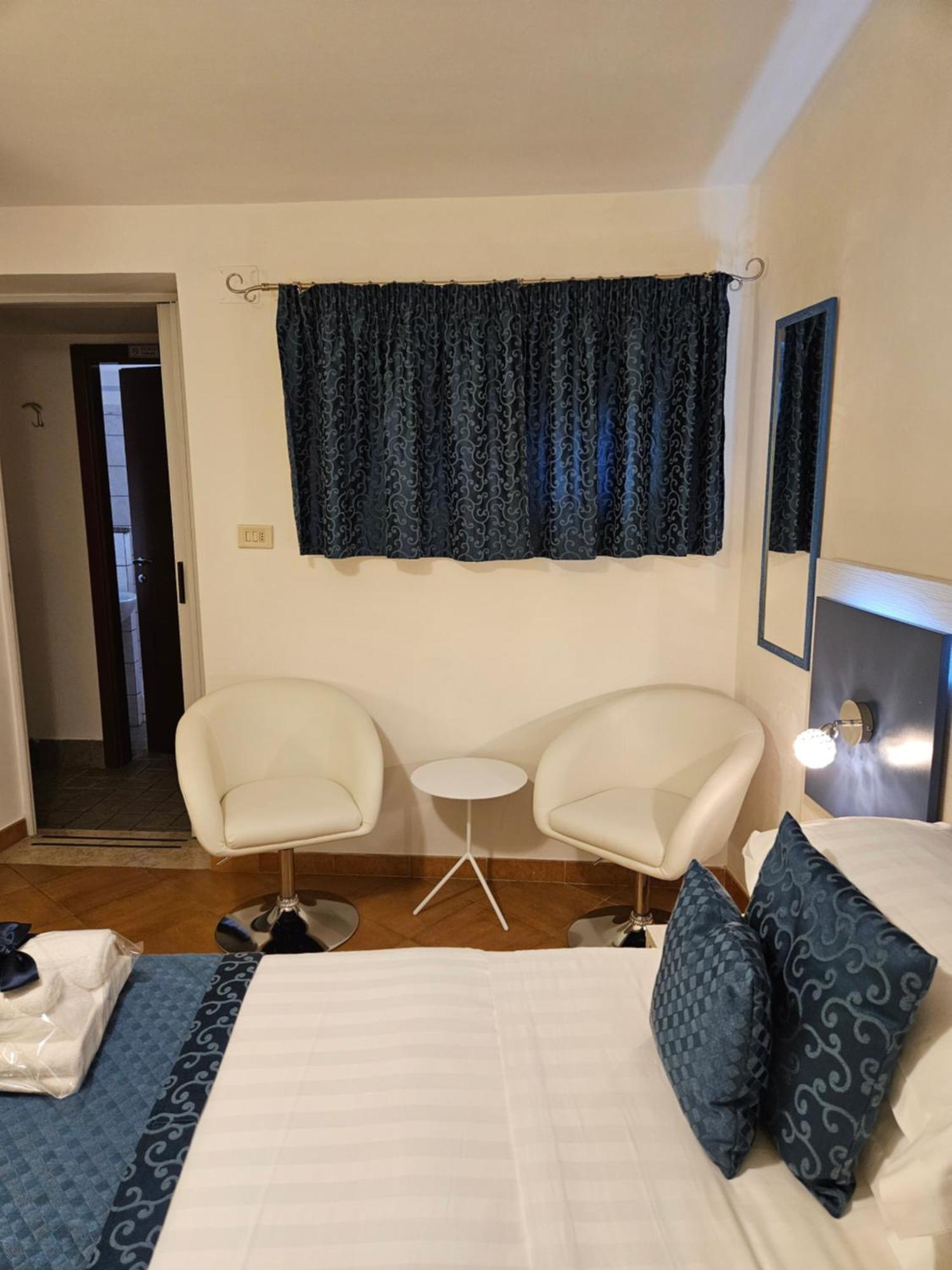 Albis Rooms Guest House Fiumicino Exterior foto