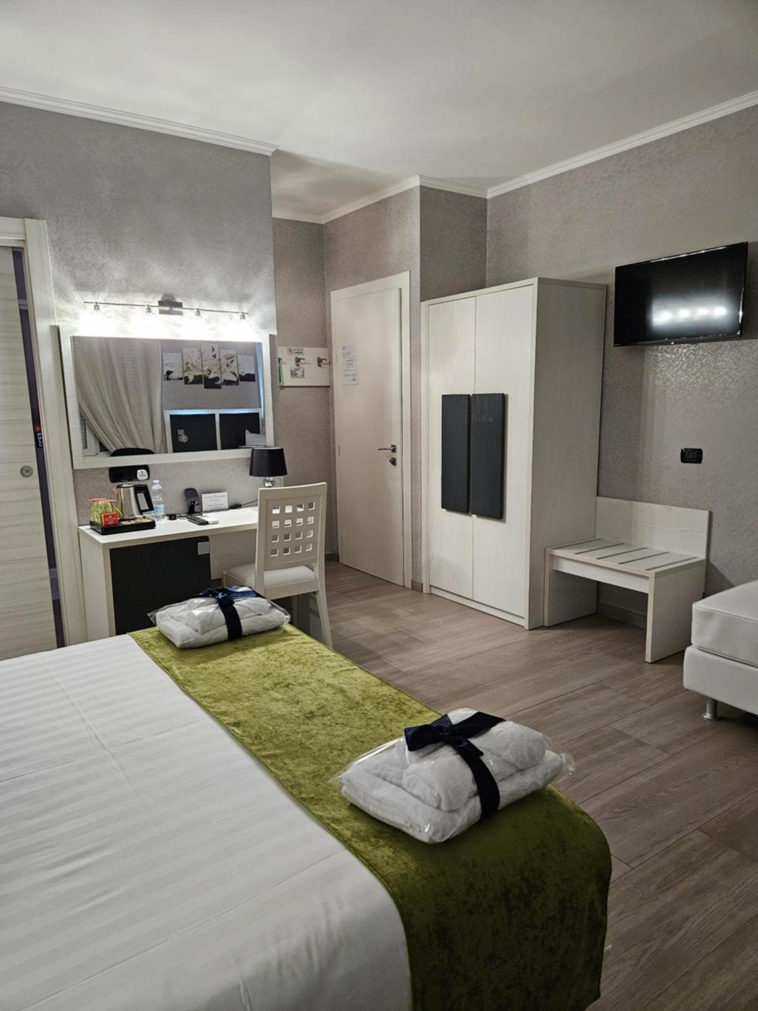 Albis Rooms Guest House Fiumicino Exterior foto